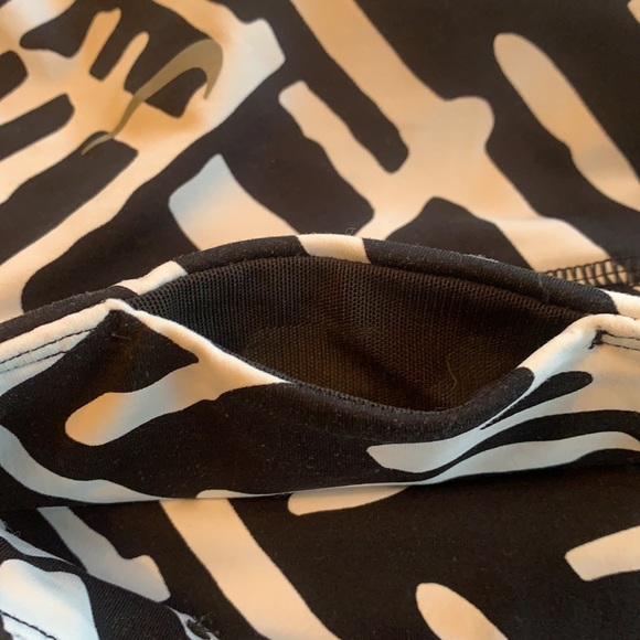 Nike Women’s Palm Epic Lux Capris - Picture 3 of 7